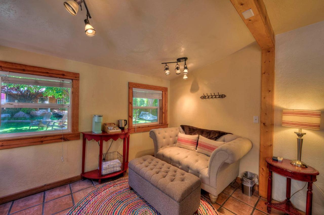 Cali Cochitta Vacation Rentals Моуаб Екстериор снимка